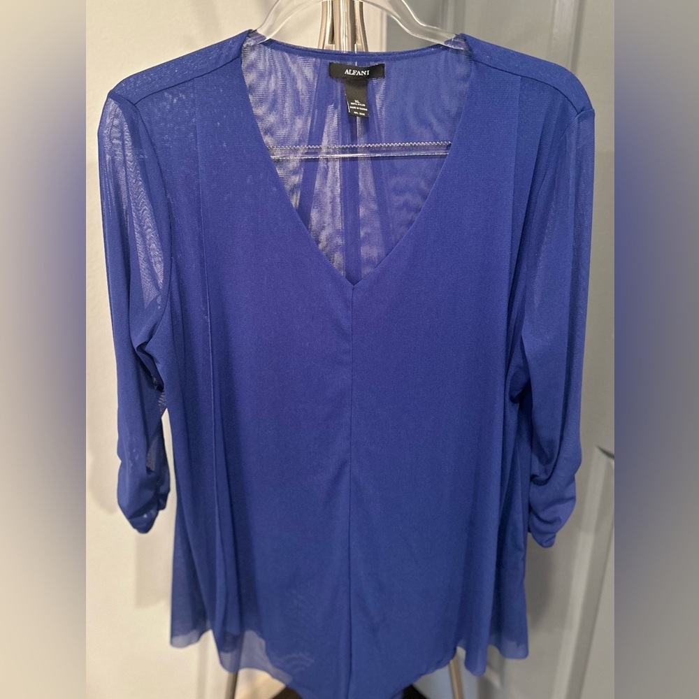 Alfani Women's Blue  Sheer 3/4 sleeve V-Neck Top